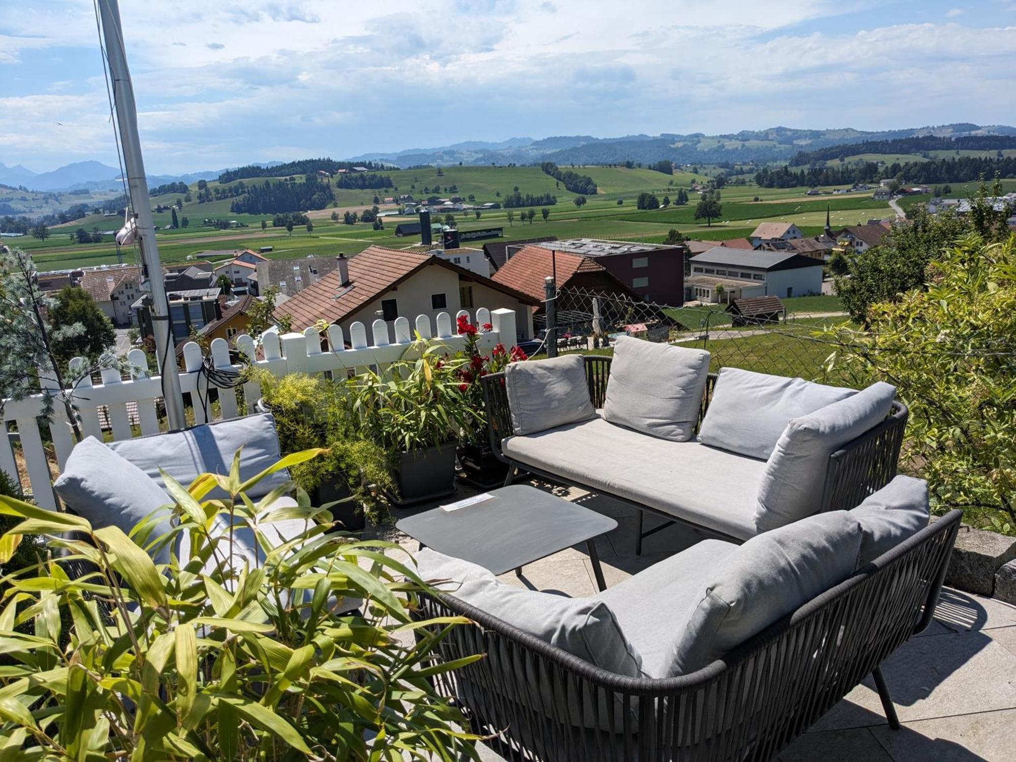 Apart Hotel Near Lucerne Ruswil Bagian luar foto