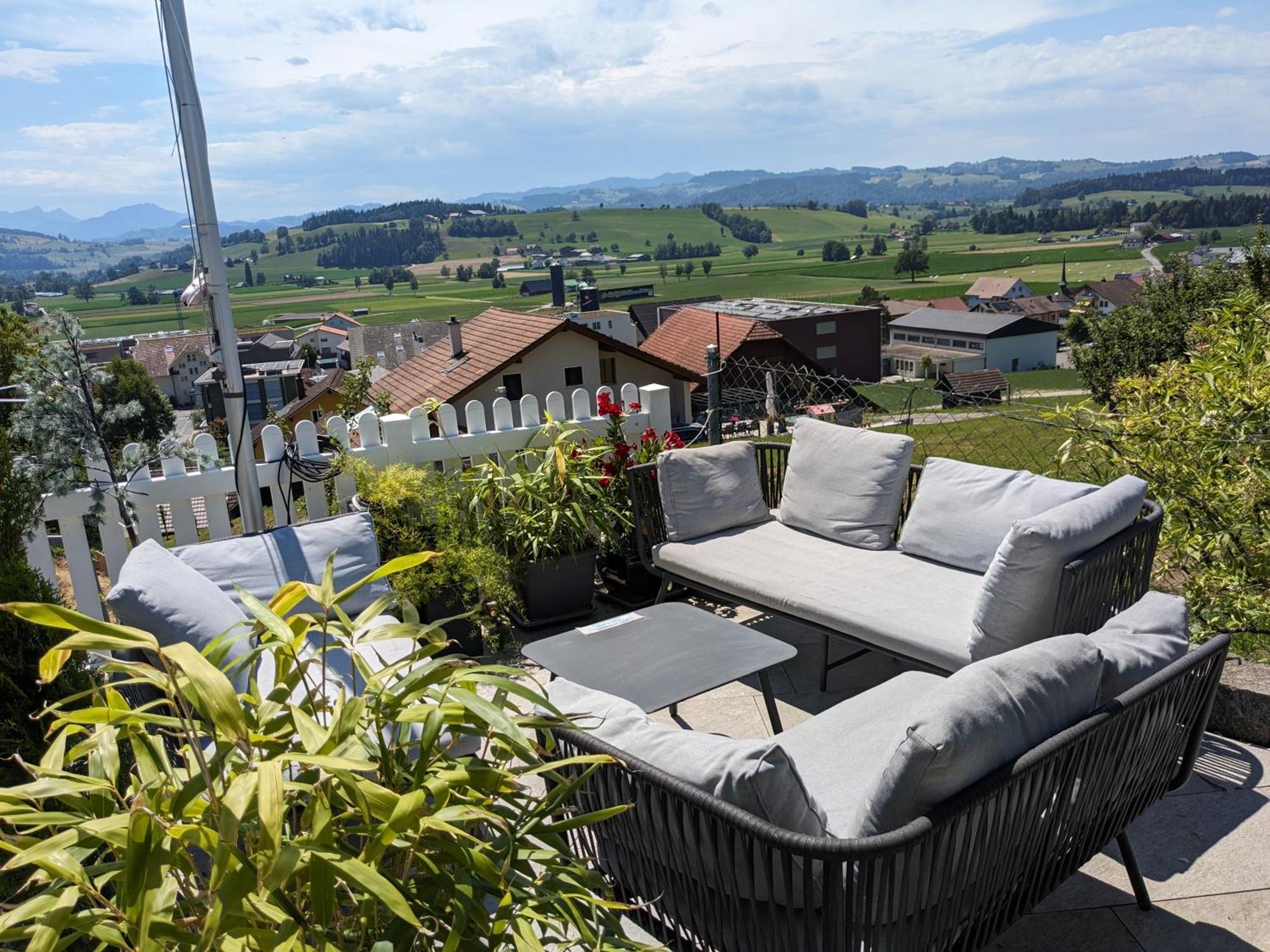 Apart Hotel Near Lucerne Ruswil Bagian luar foto